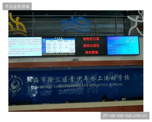 如何避免马拉松赛道医疗点位因观众过密而被动阻塞的系统性故障？